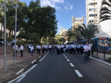Passeata de taxistas contra regras diferentes para aplicativos afeta trânsito no Centro de Campinas