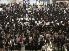 Aeroporto de Hong Kong cancela voos por protestos
